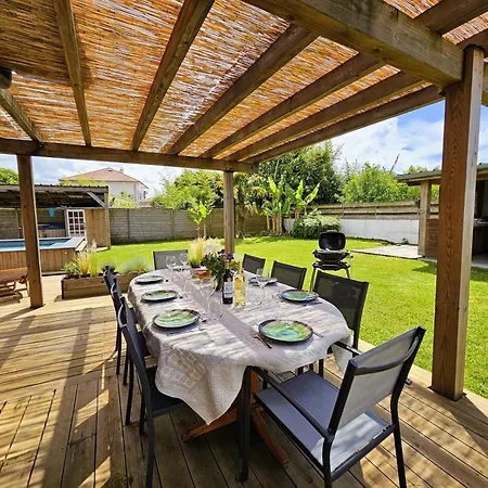 Spacieuse Maison Avec Piscine, 9km De L'ocean. Villa Tosse
