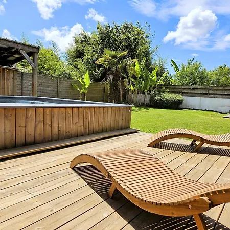 Spacieuse Maison Avec Piscine, 9km De L'ocean. Villa *