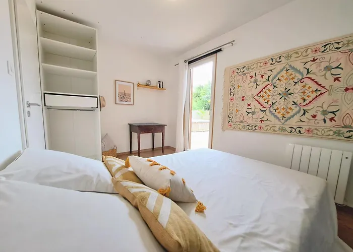 Vila Spacieuse Maison Avec Piscine, 9km De L'ocean. Tosse