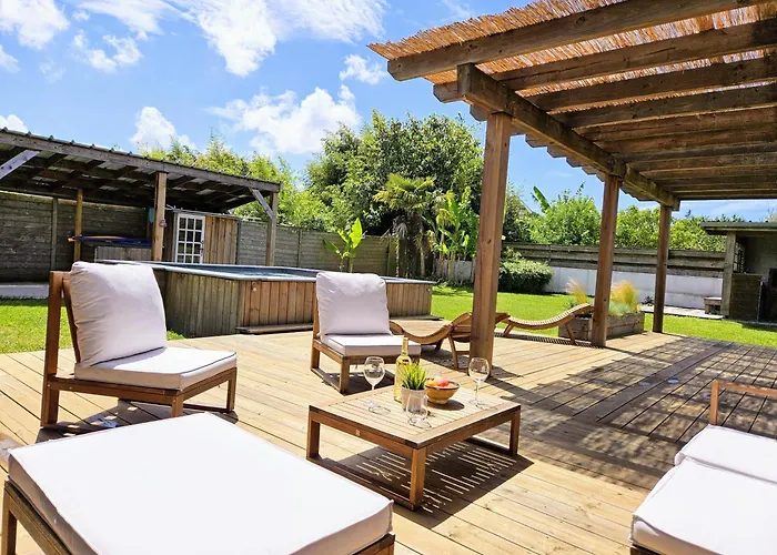 Vila Spacieuse Maison Avec Piscine, 9km De L'ocean. Tosse